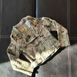 NWOT Guess Green and Tan Jean Jacket Lightweight Military Style